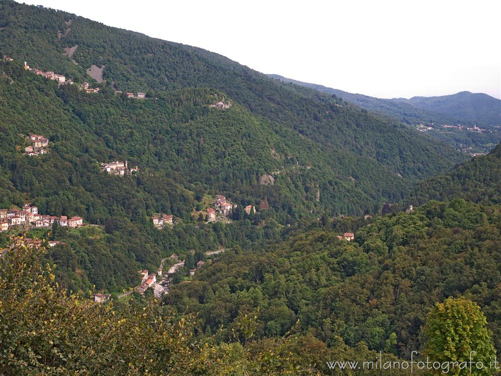 Campiglia / San Paolo Cervo (Biella) - La Valle Cervo vista dal "campanun"